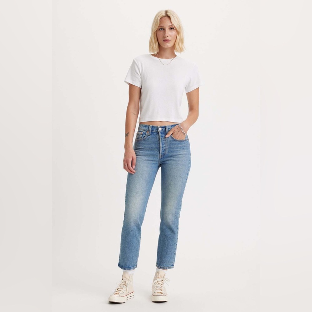 NWT Levi’s Wedgie Straight High Rise Snug Through Hip And Thigh